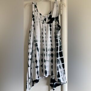 Lucy & Laurel Monochrome Sleeveless Top